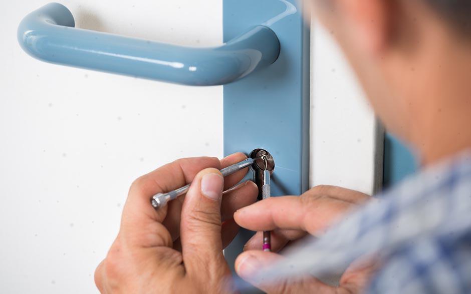 comment changer une serrure de porte d'entrée Herblay